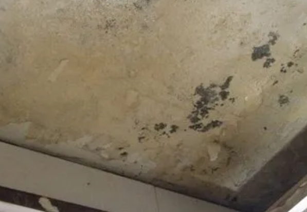 南部阳台漏水维修公司分享下南部卫生间渗水维修需要注意哪些问题。